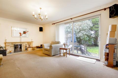 3 bedroom semi-detached bungalow for sale, Lyndhurst Gardens, Enfield