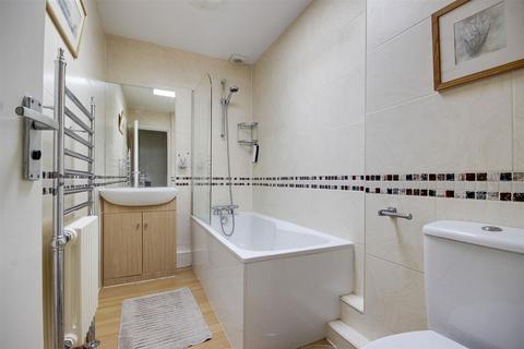 2 bedroom flat for sale, Lincoln Road, Enfield