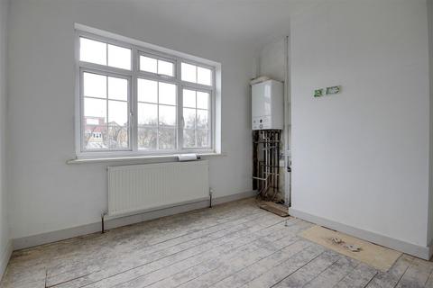 36 Tynemouth Drive, Enfield, EN1 4LS