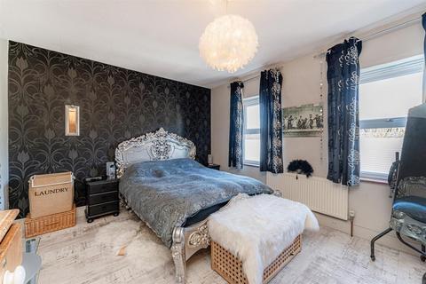 3 bedroom terraced house for sale, Gloucester Road, Enfield