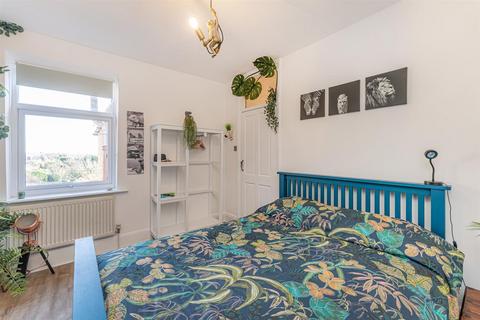 3 bedroom terraced house for sale, Gloucester Road, Enfield