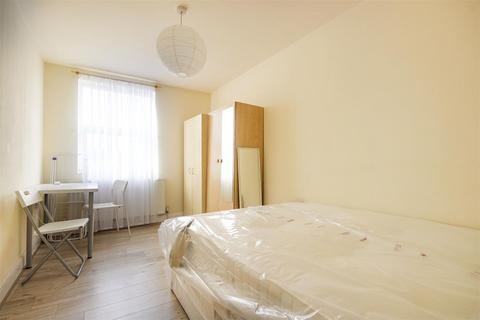 2 bedroom flat for sale, Wellington Road, London E7 9BP