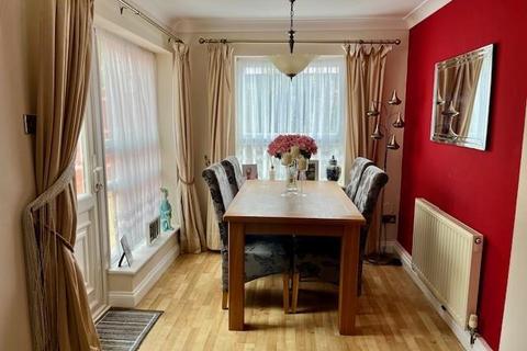 66 Ayelands, New Ash Green, Longfield, DA3 8JW