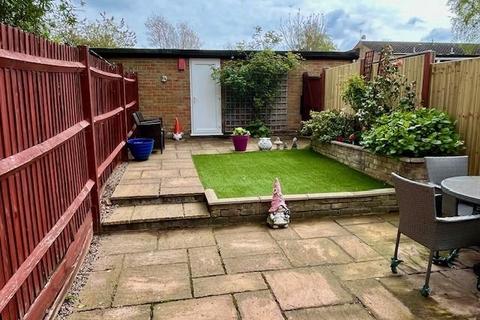 66 Ayelands, New Ash Green, Longfield, DA3 8JW
