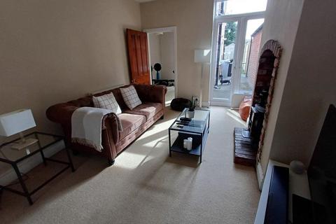 3 bedroom terraced house to rent, 133 Knutsford Rd, Ws, SK9 6EL
