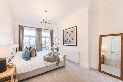 3 bedroom apartment to rent, Gloucester Square, London W2