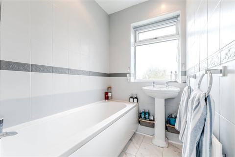 159 Broadgate Lane, Horsforth, Leeds, LS18 5BS