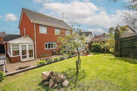 4 bedroom detached house for sale, Kynnersley Croft, Uttoxeter ST14
