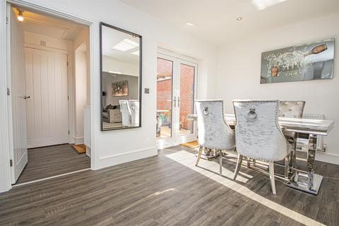 87 Ivinson Way, Bramshall, Uttoxeter, ST14 5EQ