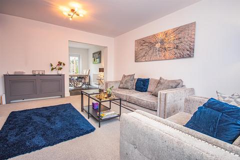 87 Ivinson Way, Bramshall, Uttoxeter, ST14 5EQ