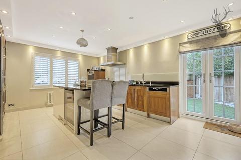 5 bedroom detached house to rent, Epping Road, North Weald, Epping