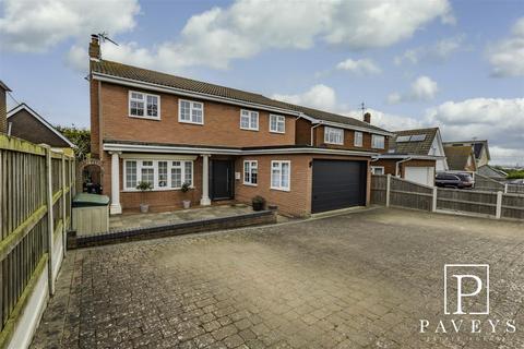 4 bedroom detached house for sale, Chartfield Drive, Kirby-Le-Soken