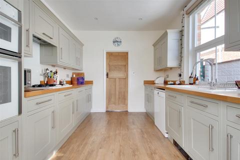 3 bedroom semi-detached house for sale, Loxwood Avenue, Worthing