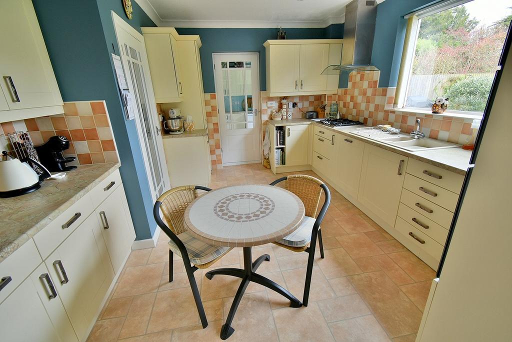 Ameysford Road, Ferndown, BH22 3 bed detached house for sale £585,000