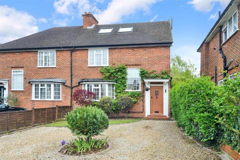 122 Ruden Way, Epsom, KT17 3LP