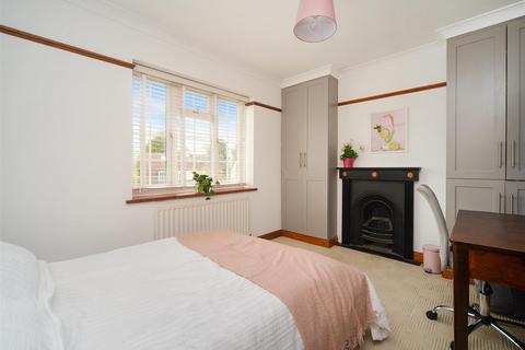 122 Ruden Way, Epsom, KT17 3LP