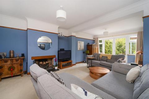 122 Ruden Way, Epsom, KT17 3LP