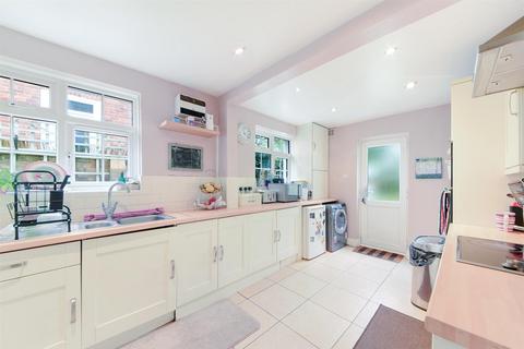 56 Dorking Road, Epsom, KT18 7NL