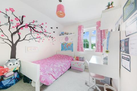 56 Dorking Road, Epsom, KT18 7NL