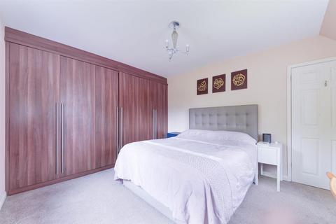 56 Dorking Road, Epsom, KT18 7NL