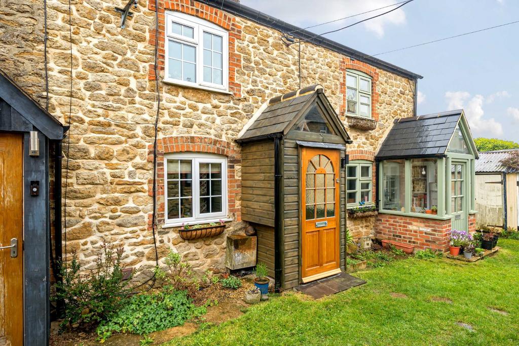Lechlade Road, Faringdon... 2 bed terraced house for sale £265,000