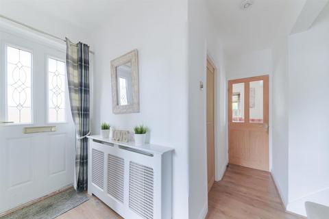 37 The Crescent, Epsom, KT18 7LJ