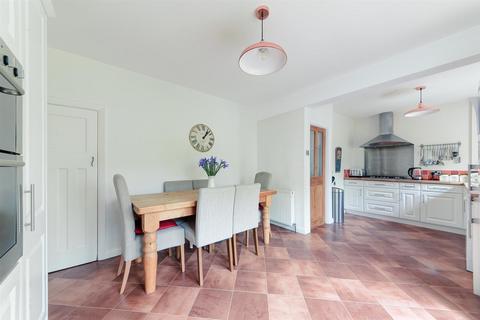 37 The Crescent, Epsom, KT18 7LJ