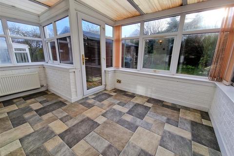 2 bedroom semi-detached bungalow for sale, 26, Carron Place, St. Andrews