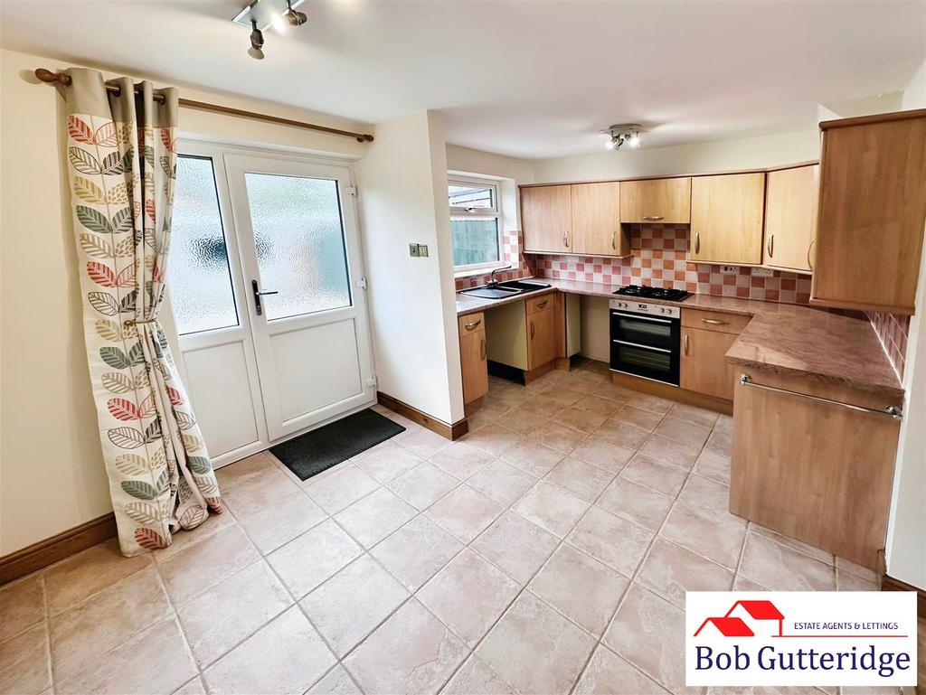 Fitted kitchen / dining room