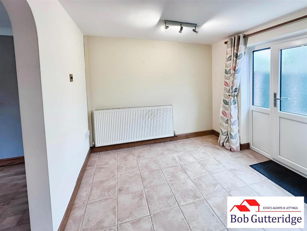 Fitted kitchen / dining room