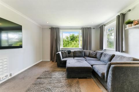 2 bedroom maisonette for sale, Garratts Lane, Banstead