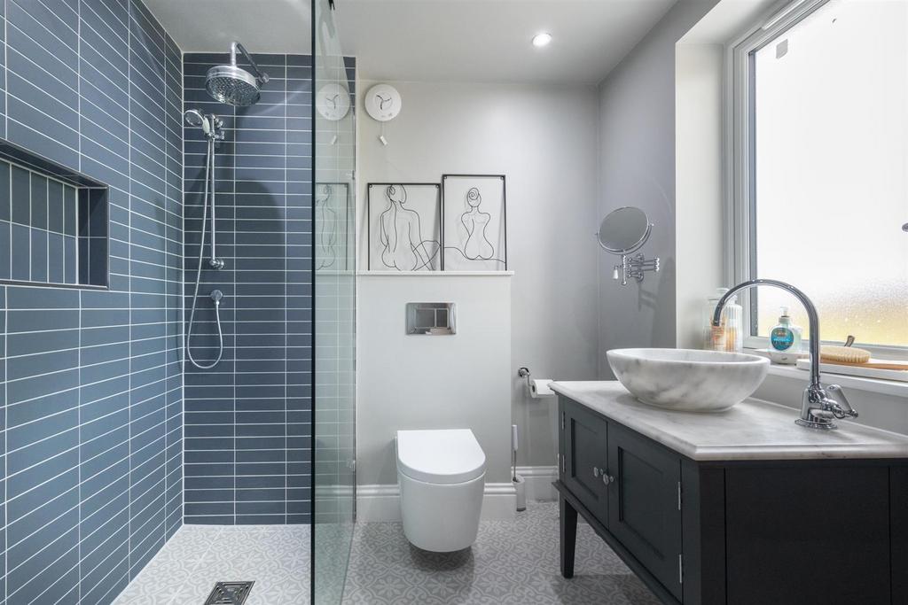 Master Bedroom En-Suite
