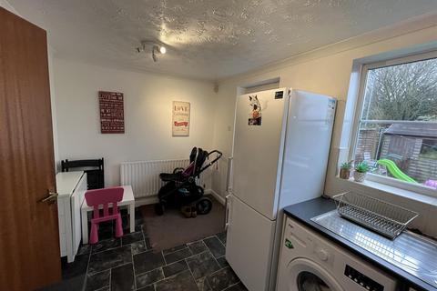 2 bedroom semi-detached house to rent, New Street, Nottinghamshire NG17