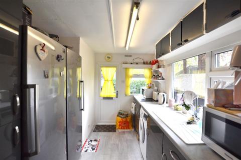 1 bedroom mobile home for sale, Green Glades, Grange Estate, Church Crookham GU52