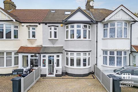27 Chestnut Grove, Ilford, IG6 3AS