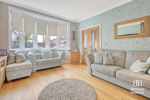 27 Chestnut Grove, Ilford, IG6 3AS