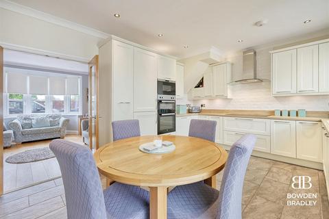 27 Chestnut Grove, Ilford, IG6 3AS