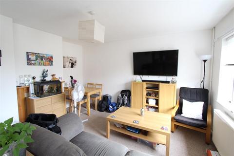 2 bedroom apartment to rent, Gaston Avenue, Keynsham, Bristol