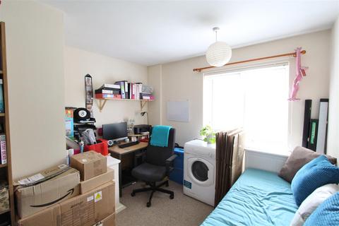 2 bedroom apartment to rent, Gaston Avenue, Keynsham, Bristol