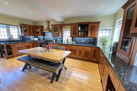 6 bedroom detached house for sale, Ryndle Walk, Scarborough