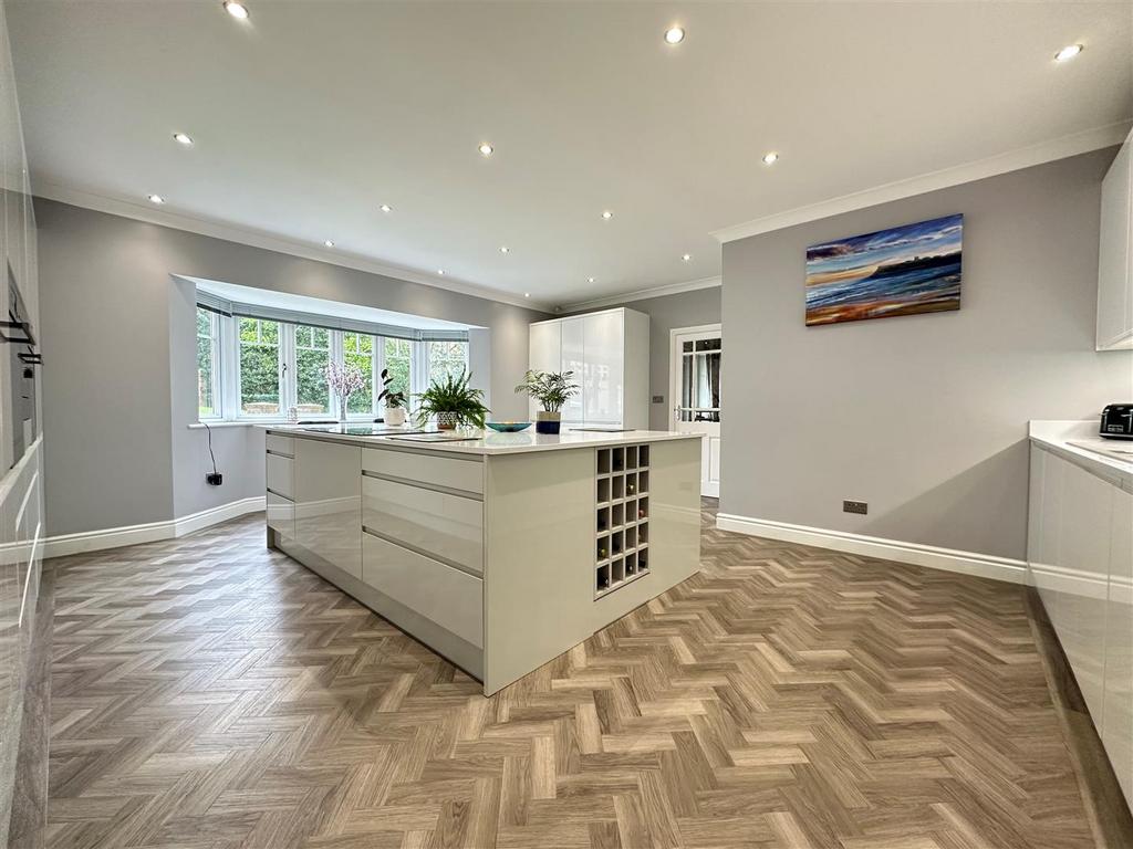 Kitchen 5.jpg