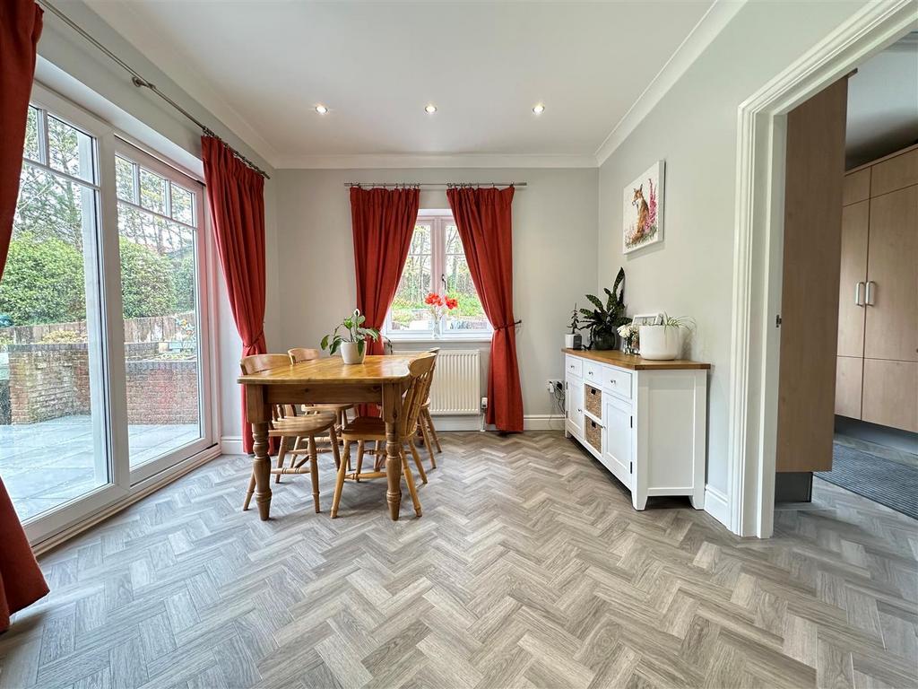 Dining area 2.jpg