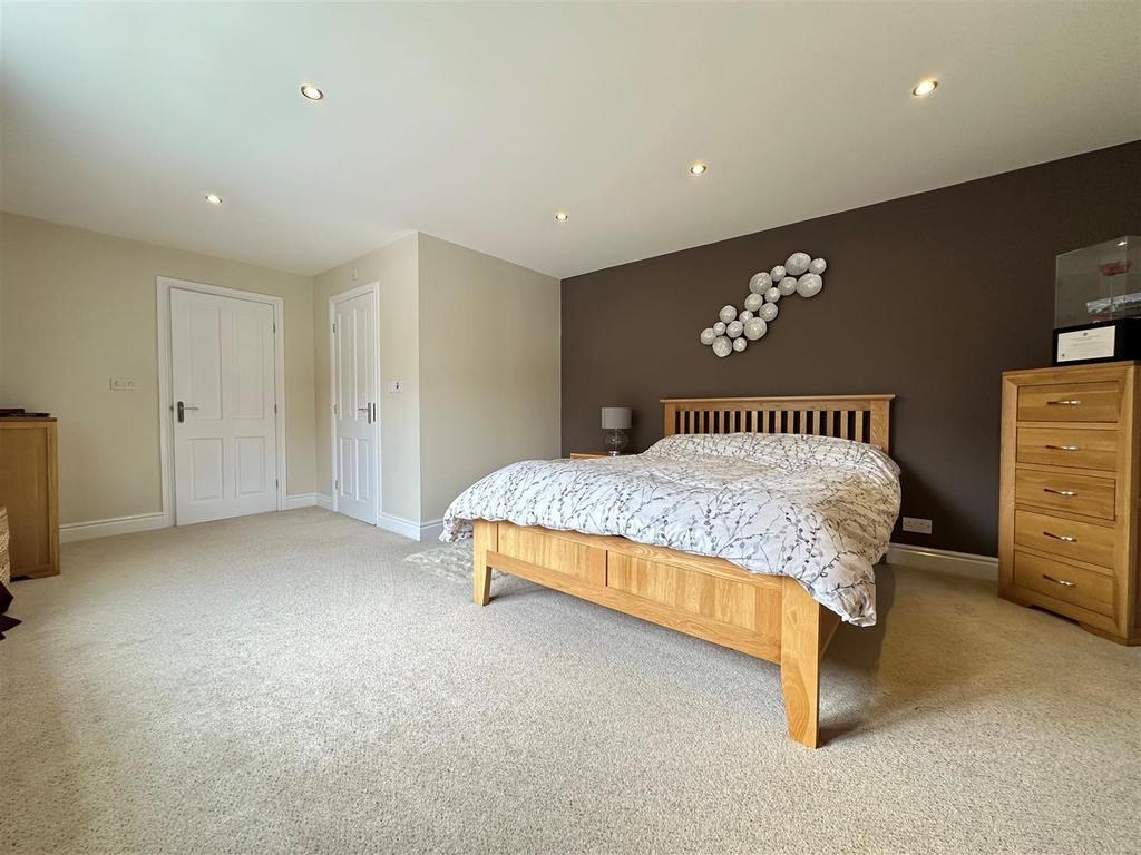 Bed 2.jpg