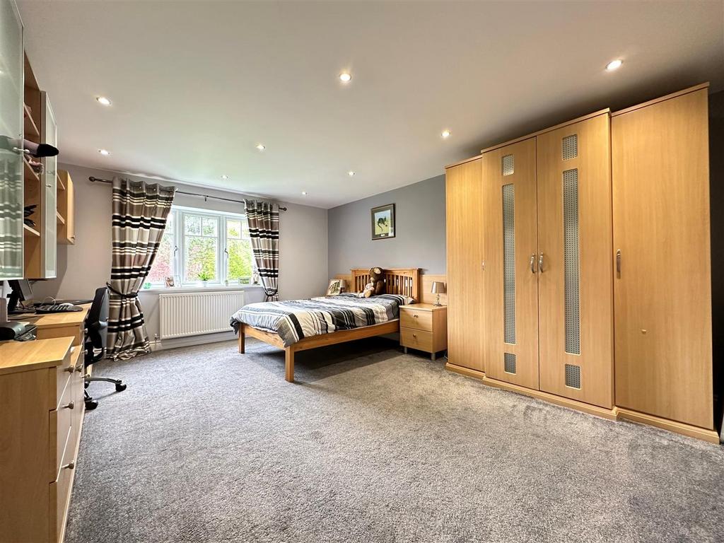 Bed 3.jpg