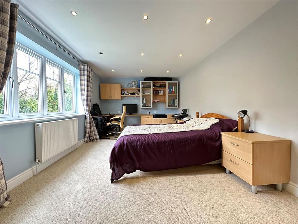 Bed 4.jpg