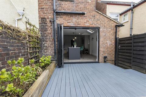 3 bedroom terraced house for sale, Clarence Road, Chesterfield