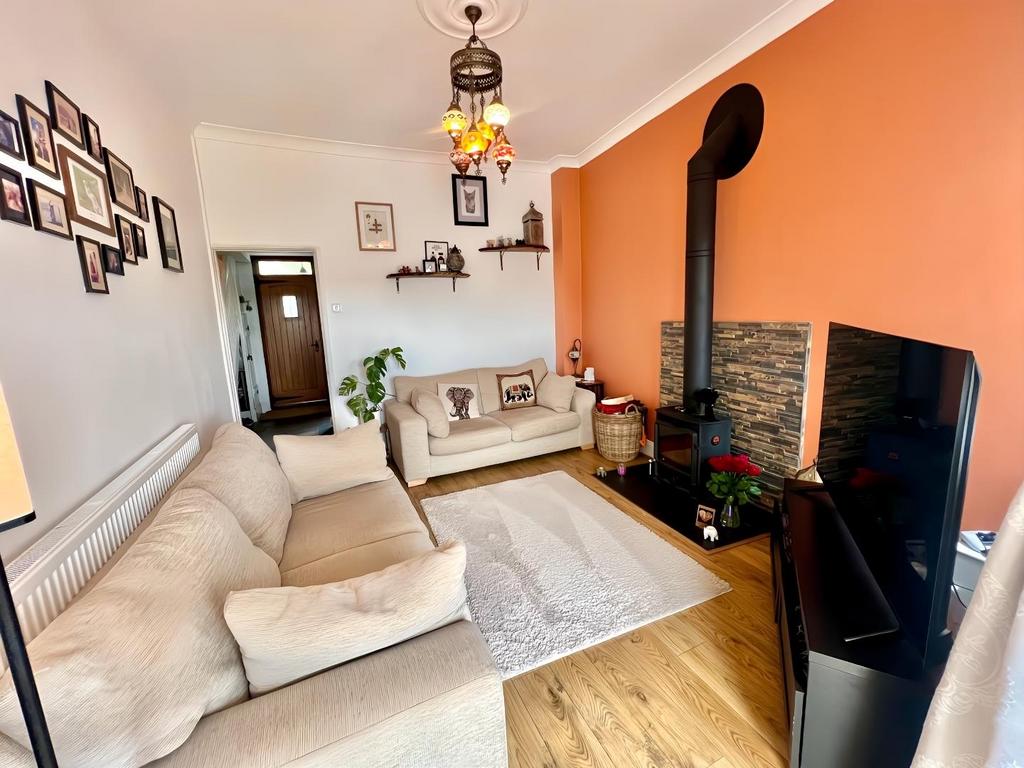 Heol Eglwys, PenYFai, Bridgend... 2 bed cottage for sale £200,000