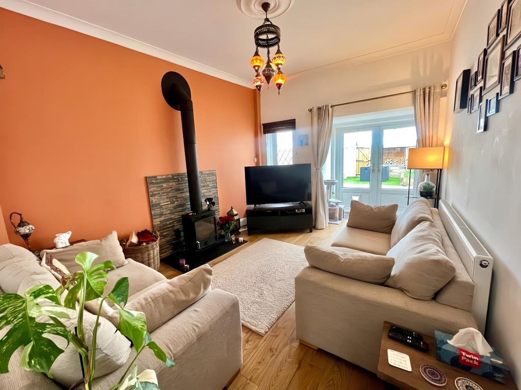 Heol Eglwys, PenYFai, Bridgend... 2 bed cottage for sale £200,000