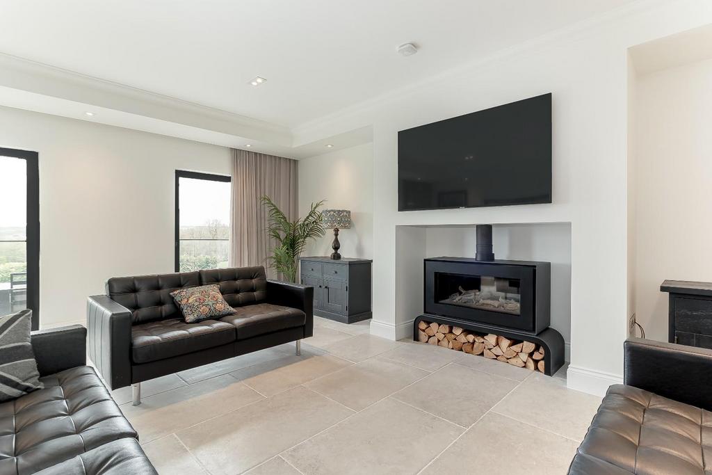 Lounge - E.jpg
