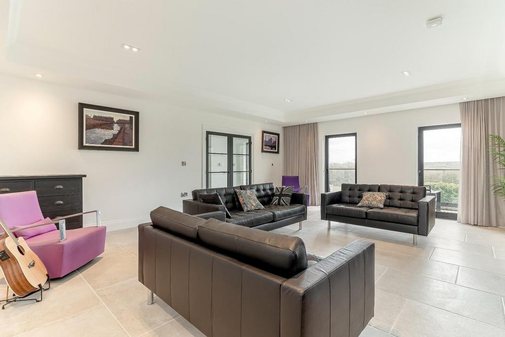 Lounge - C.jpg